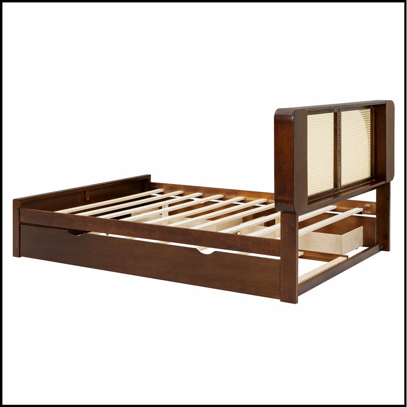 Tête de lit en rotin avec deux tiroirs et un lit gigogne, parfait pour le rangement et l'espace de couchage supplémentaire dans n'importe quelle chambre à coucher.