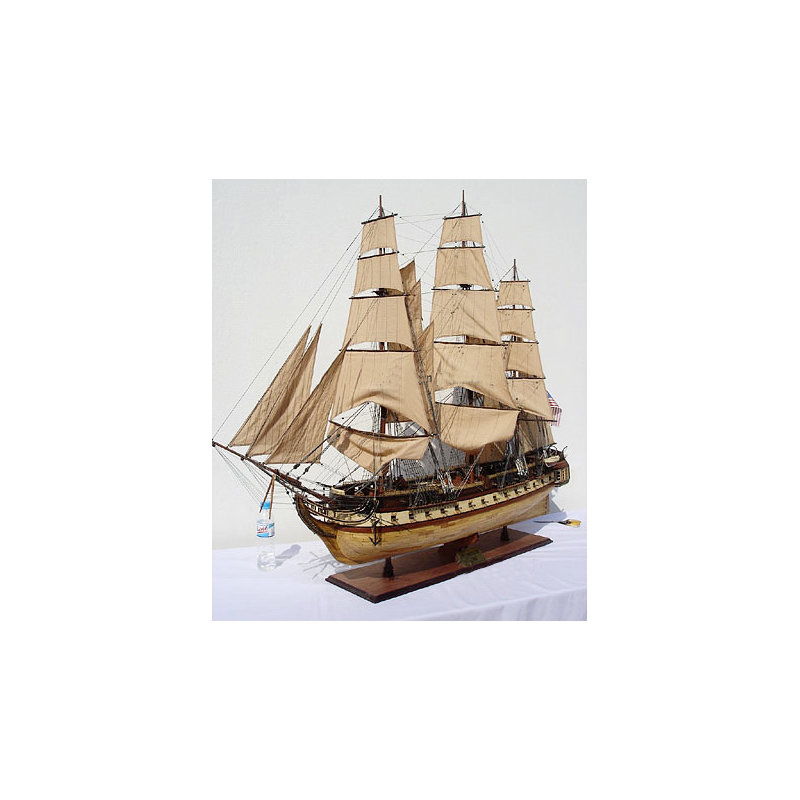 Bateau miniature USS Constitution
