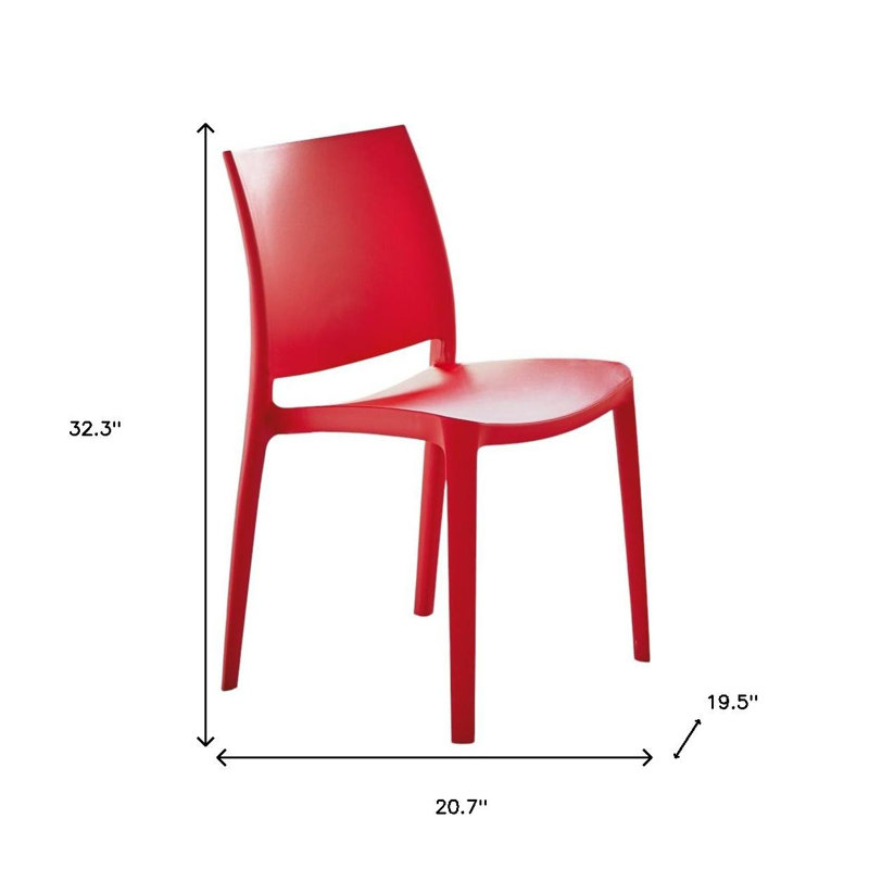Ensemble de quatre chaises de salle à manger d'extérieur empilables en plastique rouge