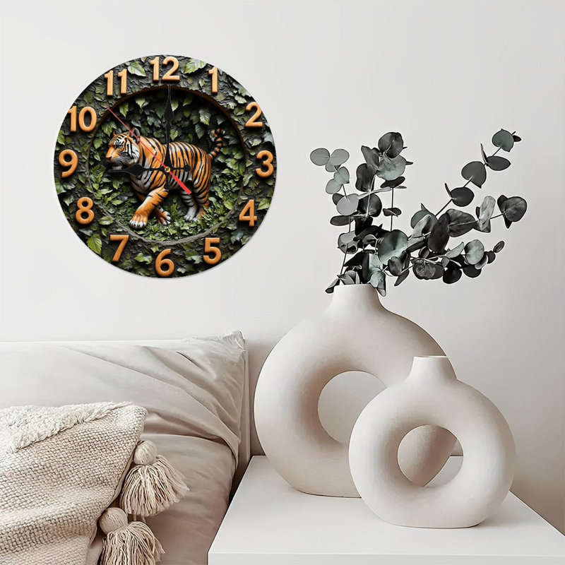 Horloge murale tigrée avec feuilles vertes