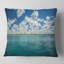 Oreiller blanc à motif de nuages blancs sur la mer-29455060-29455063