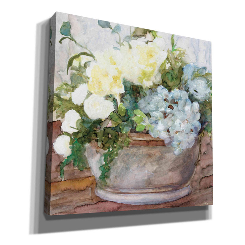 «Country Basket of Blooms II» par Stellar Design Studio, art mural sur toile, H 18 po x l 18 po x P 0,75 po