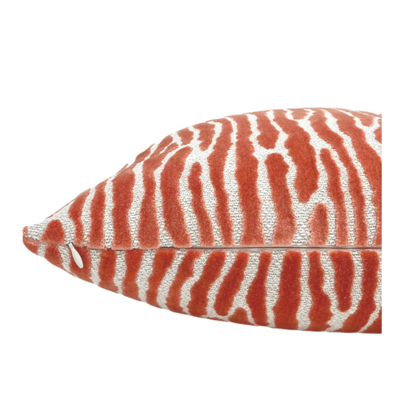 Housse de coussin décoratif rayée en velours, H 20 po x l 20 po, Blanc / rose / orange rayé