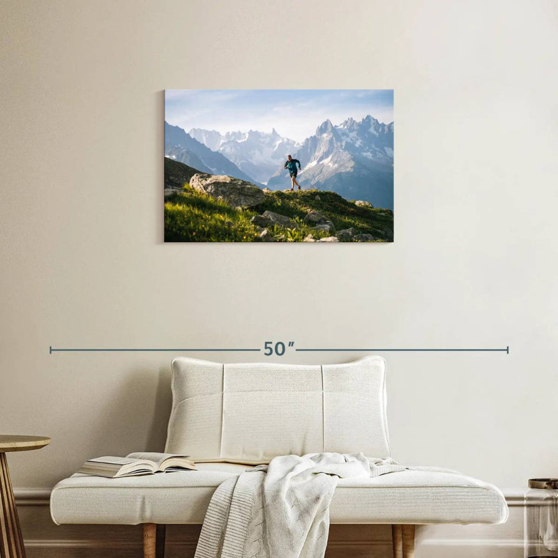 Sireci Trail Runner, 20" H x 30" W