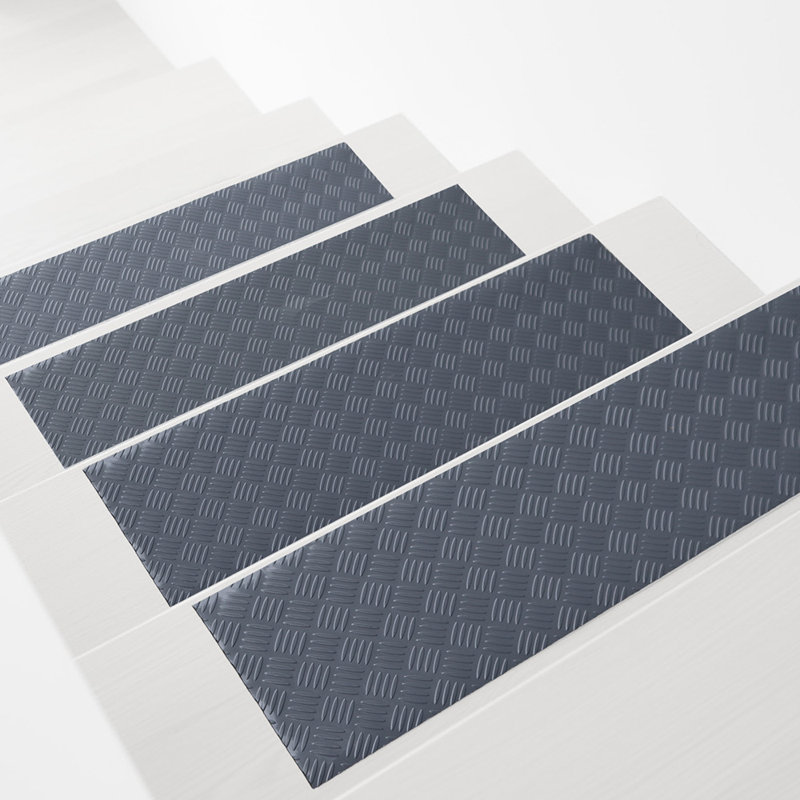Tapis d'escalier en vinyle Diamond-Grip - 2 mm x 48 po x 10 po - noir (paquet de 6), Noir, Rectangle 10 po x 4 pi
