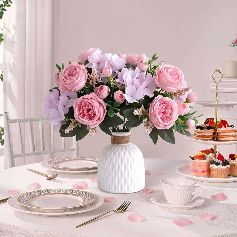Bouquet de fleurs fausses pivoines et hortensias dans un vase de fleurs, Rose / Mauve