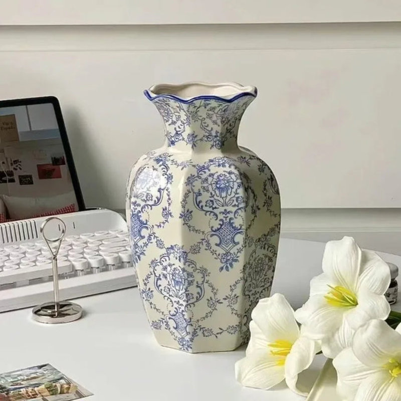 Vase décoratif en porcelaine bleue et blanche peint à la main