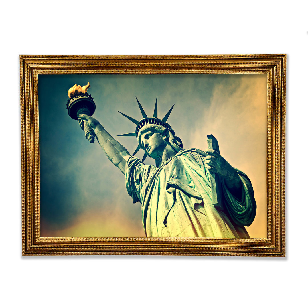 Statue Of Liberty Skies - Einzelner Bilderrahmen Kunstdrucke