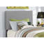 Lit simple avec revêtement en similicuir gris et chambre à coucher au design compact en similicuir d'une élégance subtile