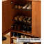 Armoire à chaussures autoportante à deux portes coulissantes en bois d'ingénierie brun abricot avec tablettes ouvertes
