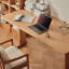 Bureau rectangulaire brun en bois massif-506242875