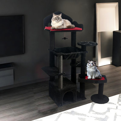 Mobilier de chat noir dans une conception, une maison effrayante et un revêtement confortable avec plusieurs zones gratteuses douces