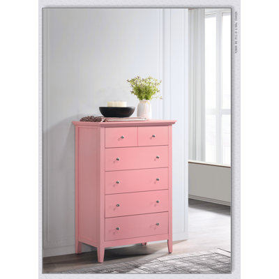 Charmant coffre de rangement rose avec beaucoup d'espace et une fabrication durable pour n'importe quelle pièce