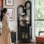 Armoire de coin en bois massif brun noisette