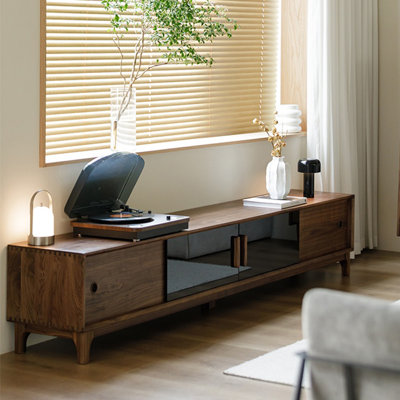 Modern classic TV cabinet by Finaewg
