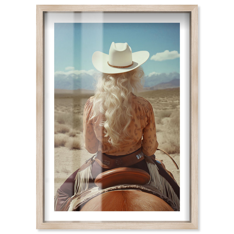 «Rodeo Queen II Shadowbox» par Notoriart, H 37 po x l 25 po, Crème, crème