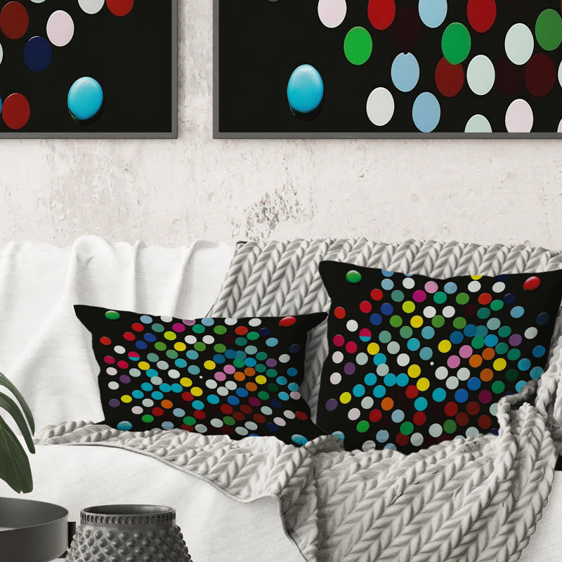 Coussin décoratif imprimé géométrique à code couleur sur fond noir