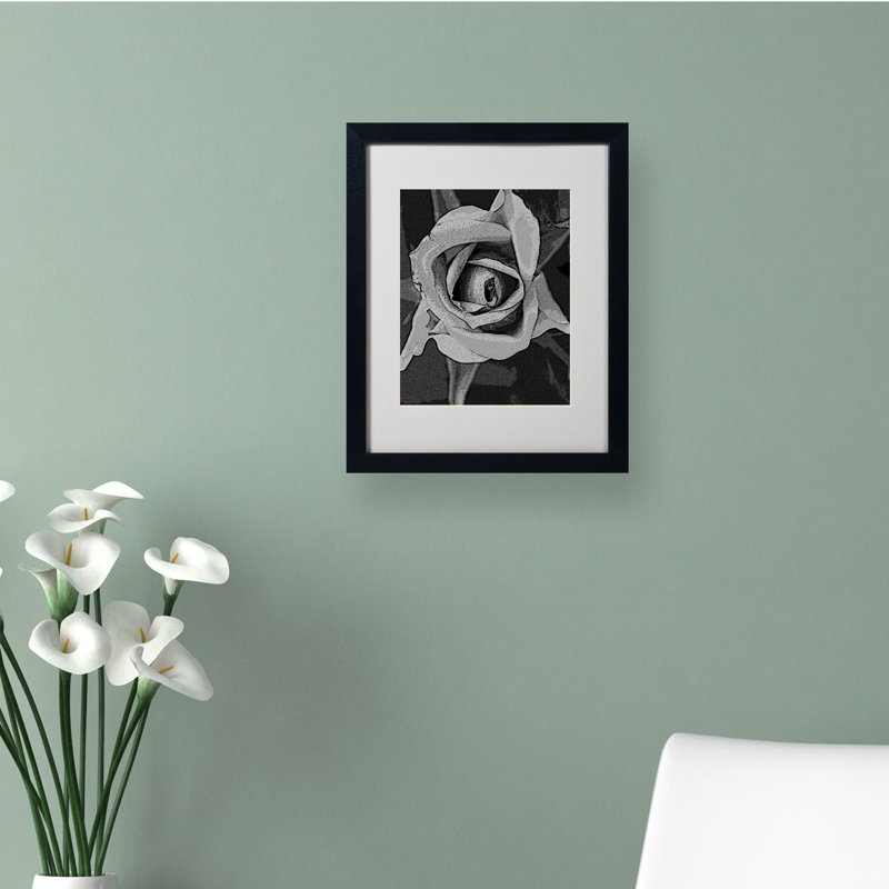 « black & white rose » par patty tuggle, reproduction d’art encadrée, H 14 po x l 11 po x P 0,5 po, Noir