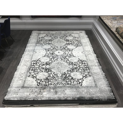 Tapis oriental noir