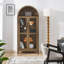 Une armoire de rangement arquée haute avec une lampe-2104173544
