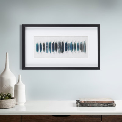 Décoration murale en agate bleue encadrée - panneau dimensionnel, agate céruléenne teinte naturelle, fond blanc doux, couvercle en verre, cadre noir, suspension à l'intérieur