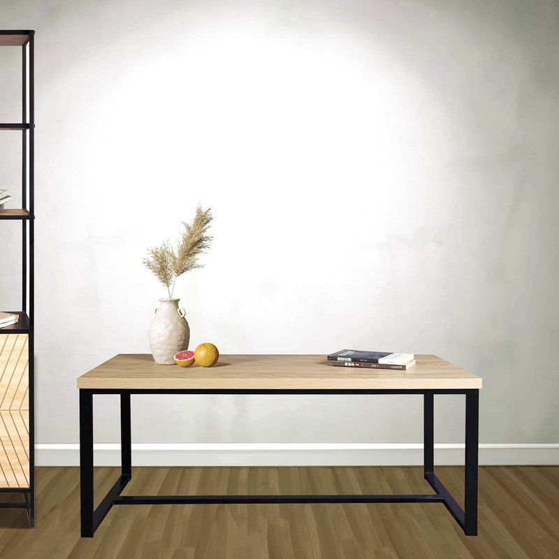 Table basse moderne Bali Coastal avec plateau en bois naturel et pieds en métal noir