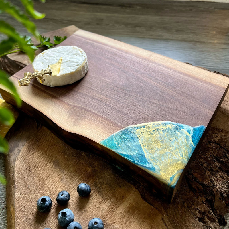 Charcuterie en résine Live Edge