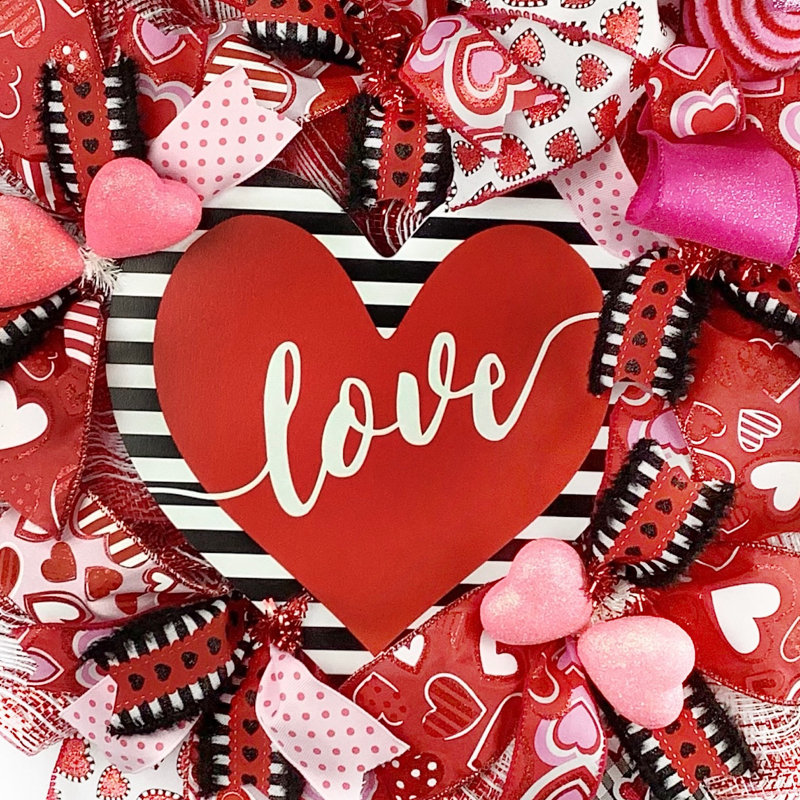 Cœur avec couronne décorative en maille 18 po «Love» pour la Saint-Valentin