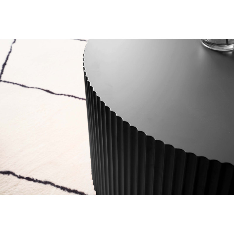 Table basse ronde élégante et moderne avec un design en relief accrocheur, Matt Black