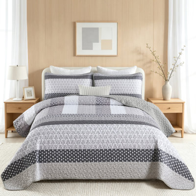 3-Piece Bohemian Stripe Quilt Set Lightweight Microfiber All Season