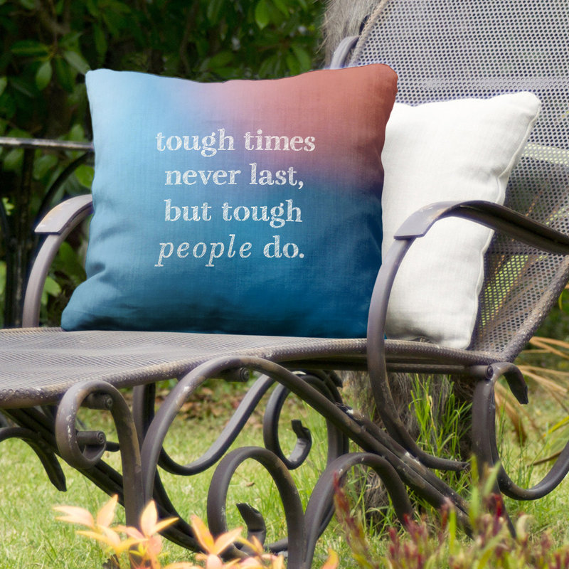 Coussin décoratif intérieur / extérieur Tough Times, 18 po x 18 po, Bleu / Rose