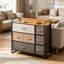 Armoire de rangement moderne avec tablette ouverte