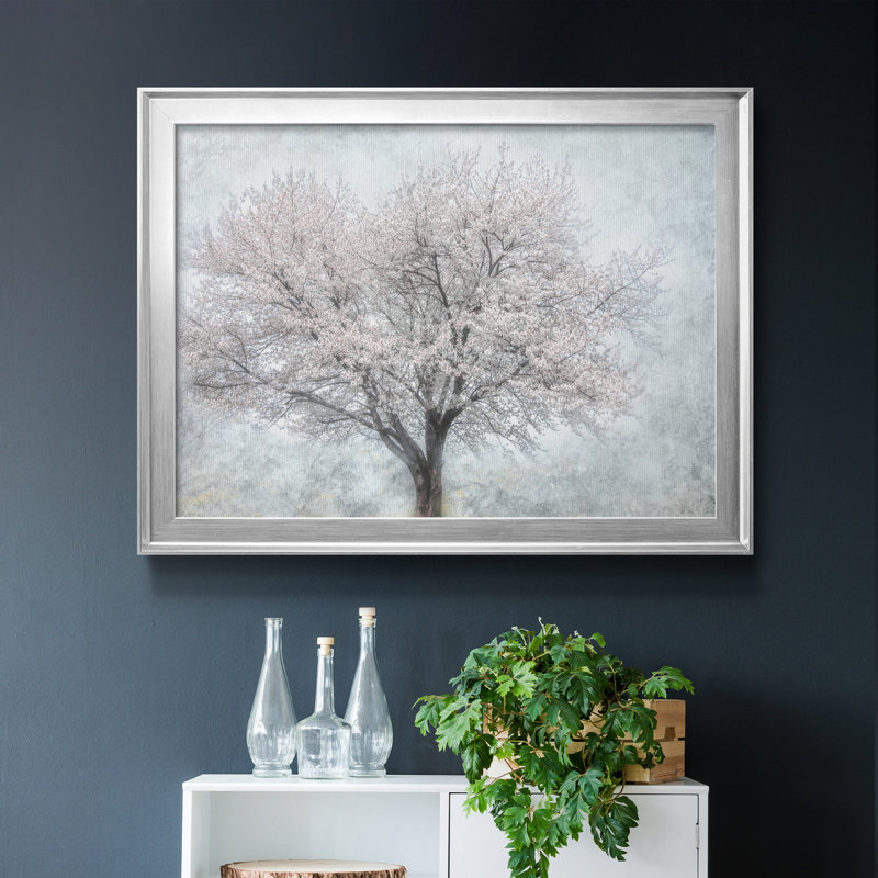 A Feel Of Spring II - cadre photo, Toile avec cadre argenté, H 18,5 po x l 24,5 po x P 1,5 po