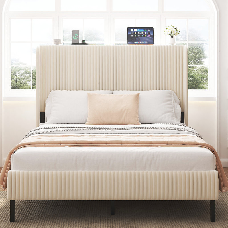 Base de lit double beige avec station de charge dans la tête de lit, conception silencieuse, structure en métal, aucun sommier requis et support stable pour tous les types de matelas, sommier, installation simple