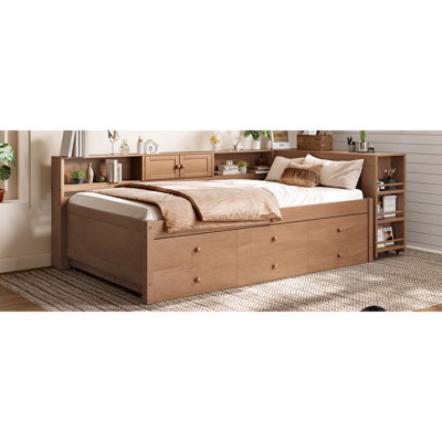 Lit de jour simple brun rétro, lit gigogne inclus, tablettes latérales et bureau, conception d'espace, construction avec lit gigogne, finition brune, tablettes de rangement intégrées en forme de L, bois