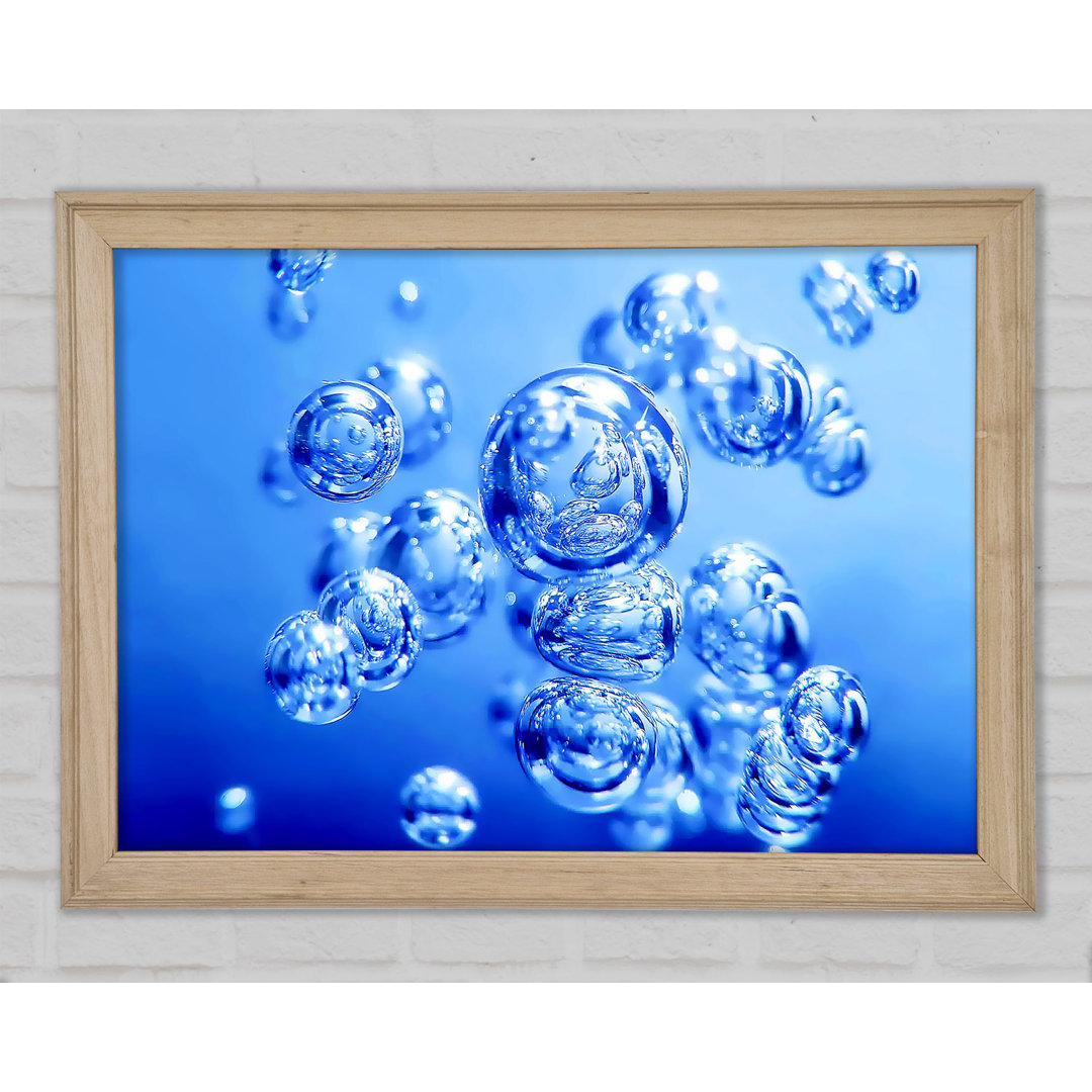 Liquid Blue Bubbles Gerahmter Druck