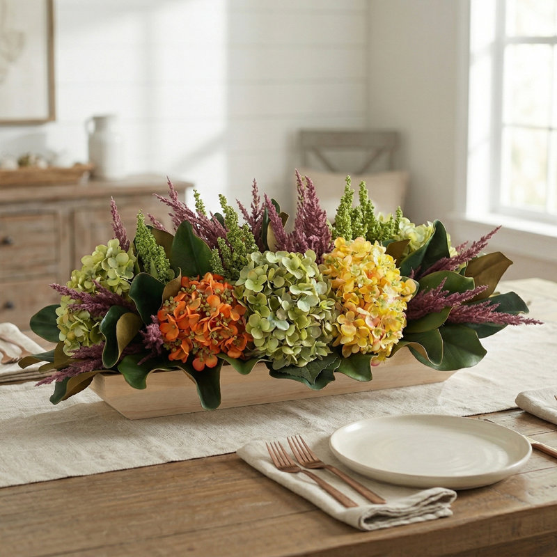 Arrangement floral d'automne avec hortensias et feuilles de magnolia, Brown