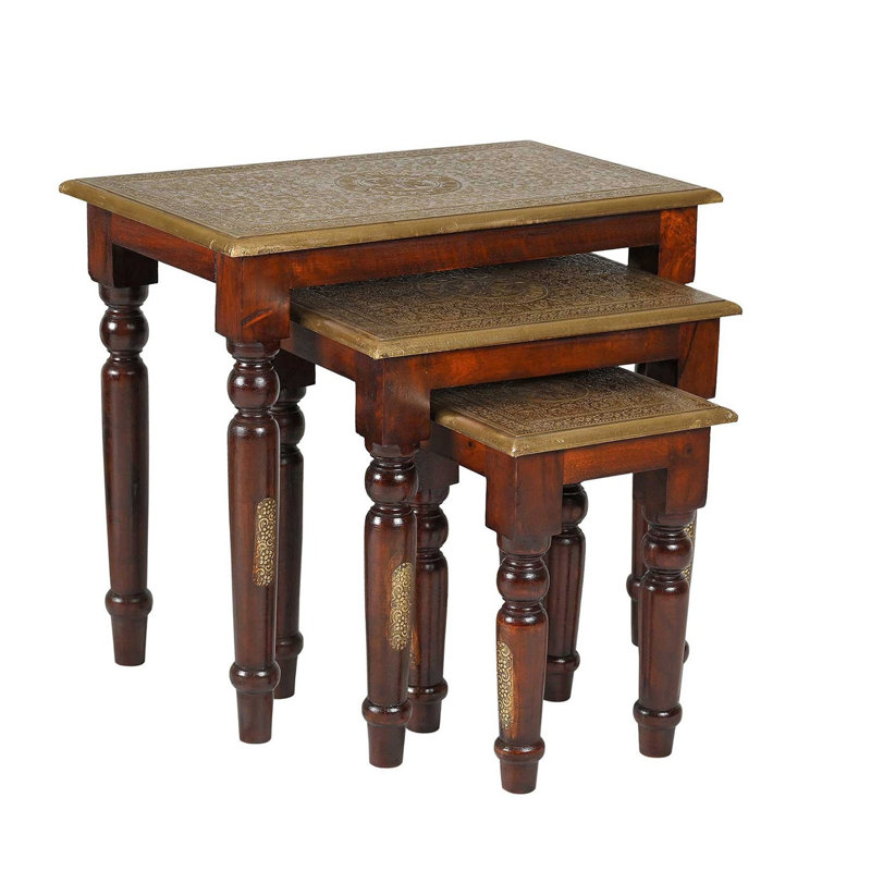 Ensemble de 3 tables gigognes en laiton martelé à la main avec plateau doré