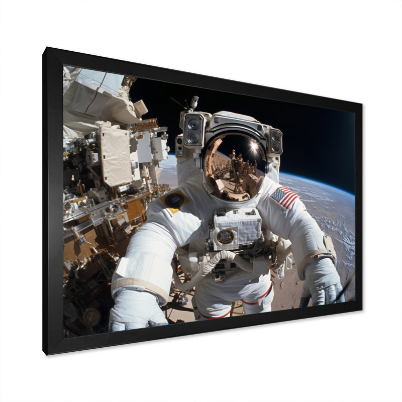 Space Astronauts Extravehicular Activities - Space Shuttle Wall Decor, H 34 po x l 44 po x P 1,5 po, Cadre simple noir