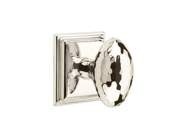 Ensemble de mortaise intérieure Emtek Passage avec rosette Wilshire et bouton œuf martelé (droite), Nickel poli