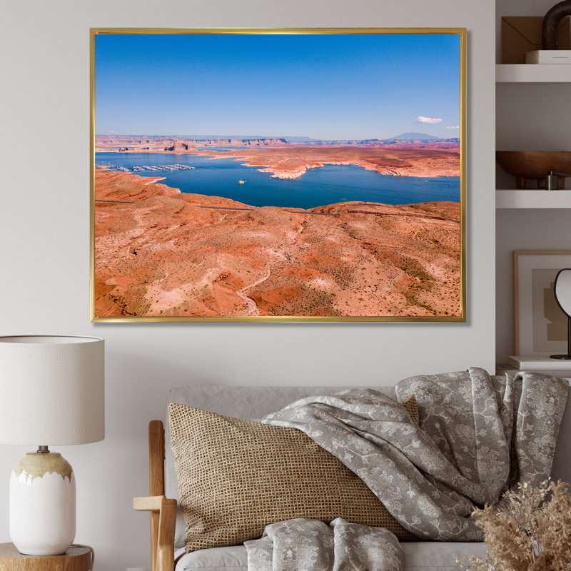 Vue aérienne du lac Powell, H 34 po x l 44 po x P 1,5 po, Cadre flottant doré