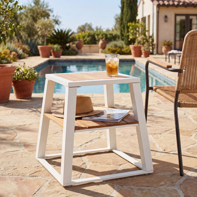 Table de bout d'extérieur à 2 niveaux en bois d'acacia avec cadre en fer blanc