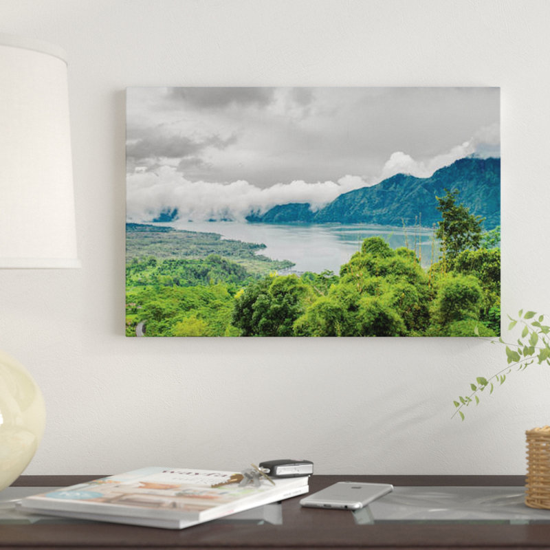 «Lake Batur, Kintamani, Indonésie» par Mark Paulda, impression sur toile, H 12 po x l 18 po x P 1,5 po, Toile tendue