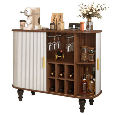 Armoire-bar cannelée de 39 po avec 6 casiers à vin et 3 porte-verres, armoire de bar Mid-Century moderne avec un grand tiroir de rangement, 4 espaces de rangement cachés sur le côté, blanc