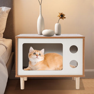 TV-Shaped Cat Bed