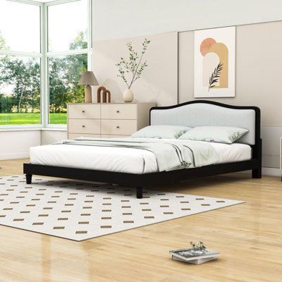 Lit plateforme en bois avec tête de lit tapissier