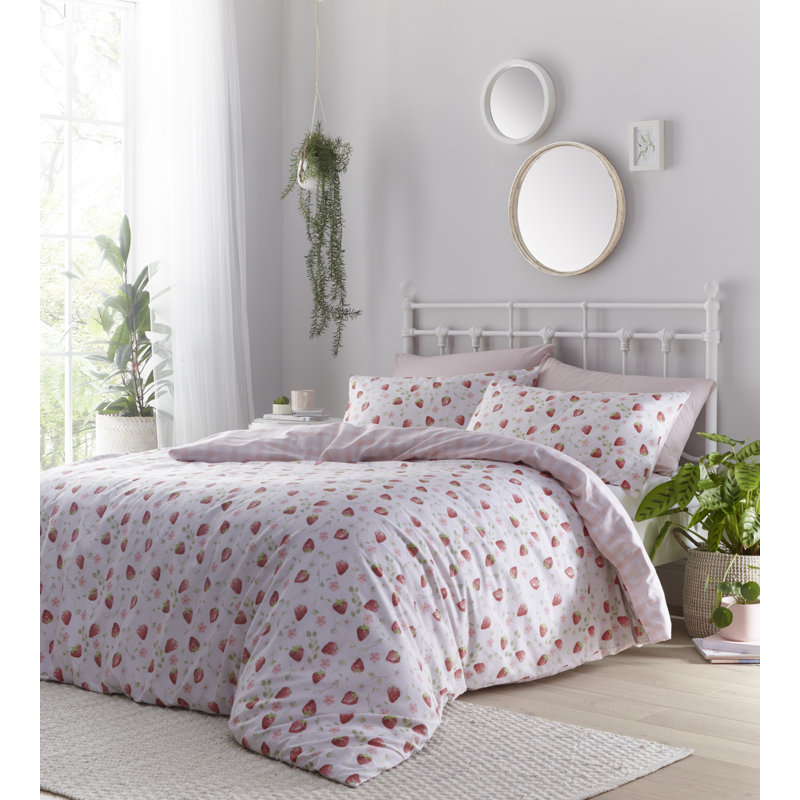 Groce Delicious Strawberry Picnic Reversible Duvet Cover Set, King Duvet Cover + 2 Standard Pillowcases