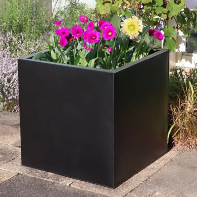 Beliz Metal Planter Box