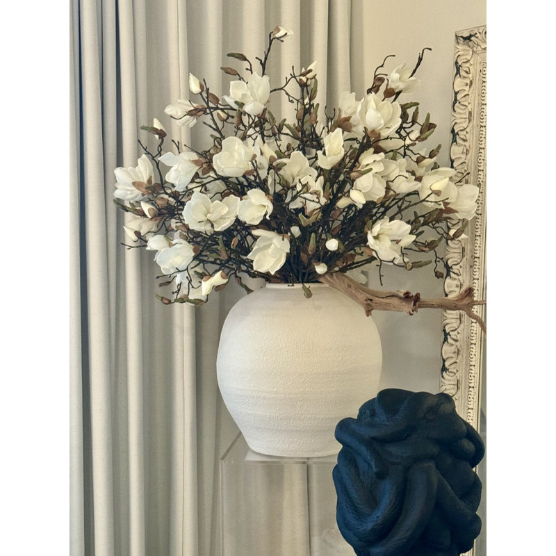 Konos Vase With White Magnolias