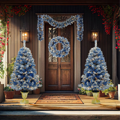 Ensemble de sapin de Noël artificiel pré-éclairé 4 pièces, guirlande, couronne et ensemble de 2 arbres d'entrée avec lumières DEL et arbre de Noël